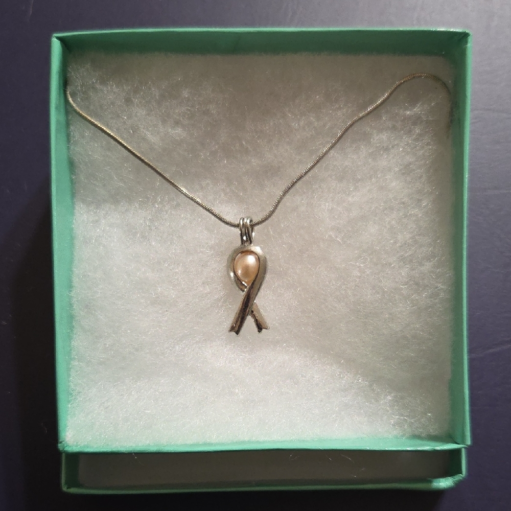 Elegant Silver Ribbon Pearl Pendant Necklace